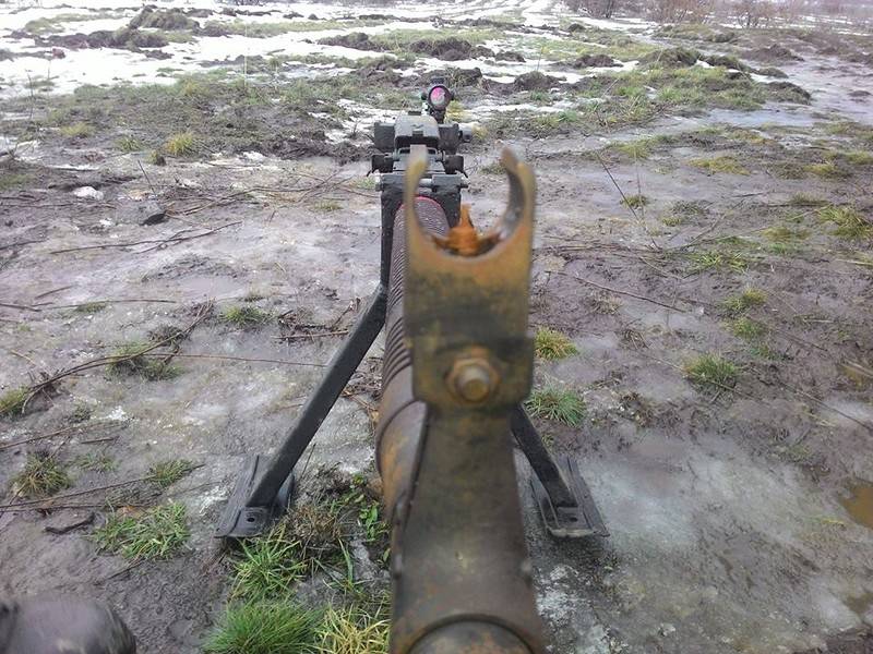 Ukrainian volunteer on the rusty machine guns in the army
