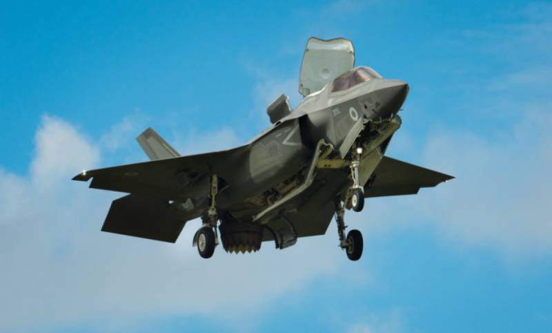 USA wërft a Japan Kampfjets F-35