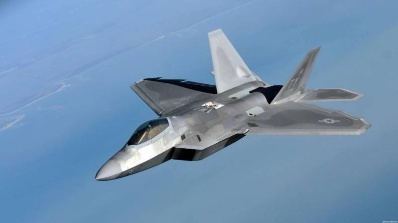 Les problèmes le F-22 et les avantages de la Su-35