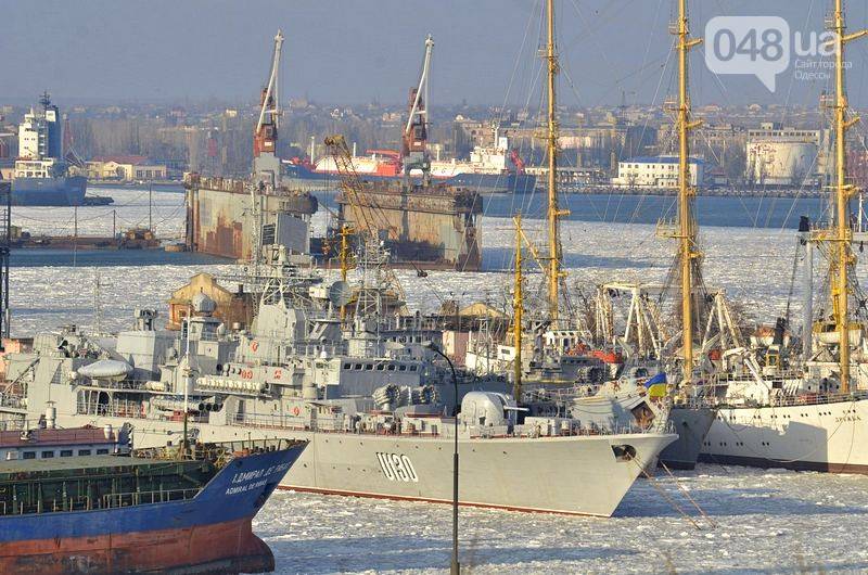 Әскери-теңіз күштері Украина вмерзли мұз