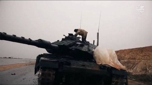 Les chars de SUN de la Turquie ont été arrêtés par les militants de l'IG dans le quartier d'El-Baba