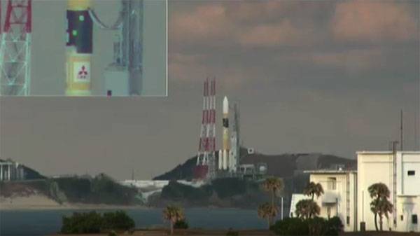 Le japon a le premier lancement d'un satellite militaire