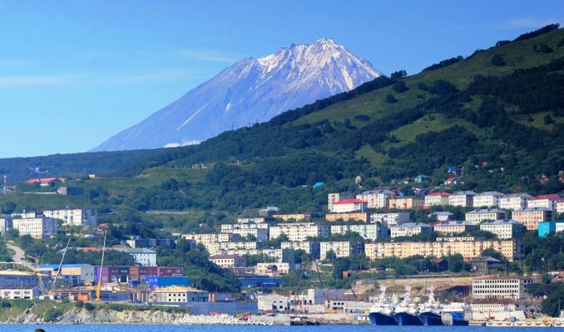 On the Kamchatka Peninsula stand up base edge modern ships