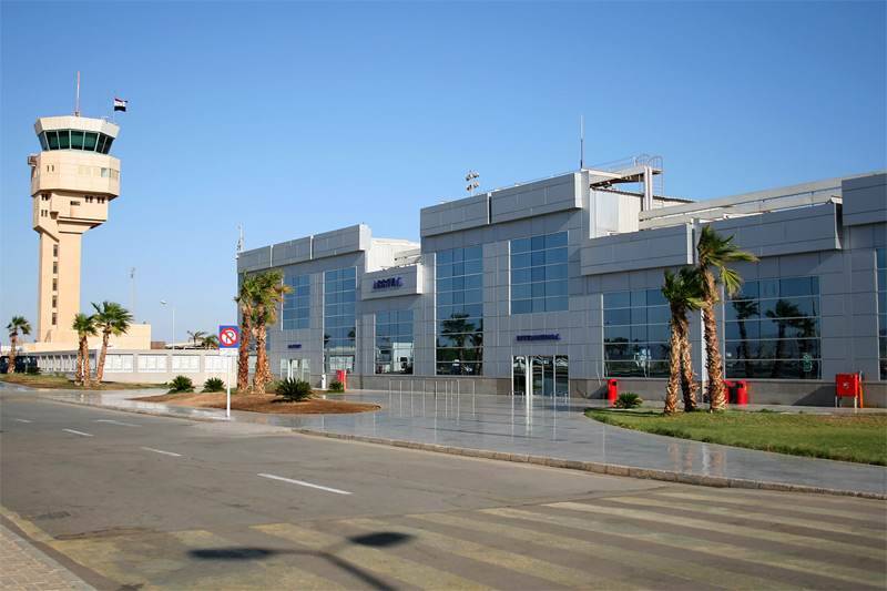 Dans les aéroports d'égypte ont lieu les contrôles de sécurité avant la restauration aérienne de la fédération de RUSSIE