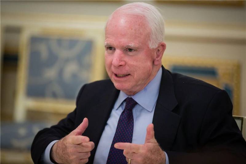 Mccain a appelé Trump mettre Ukraine arme mortelle