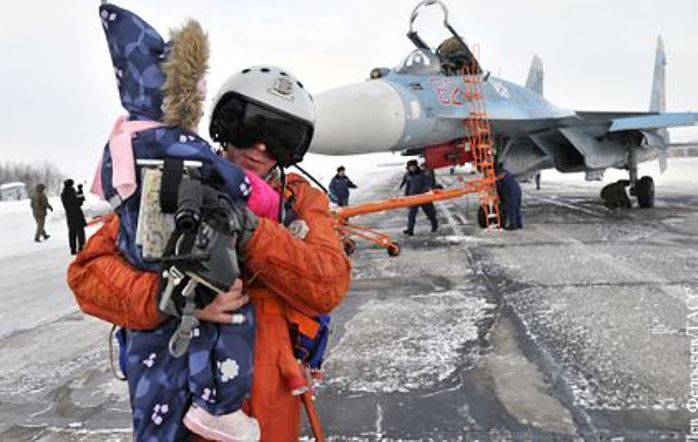 Returnering af carrier-baserede fly fra krydseren 