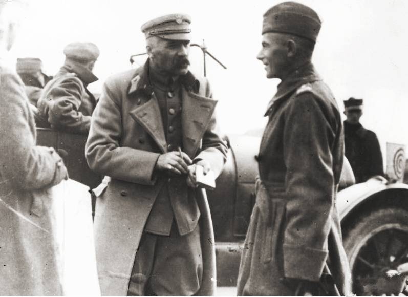 Polska Marna. Operacyjne kontury i niektóre operacyjno-taktyczne lekcje bitwy Warszawskiej 1920 r.