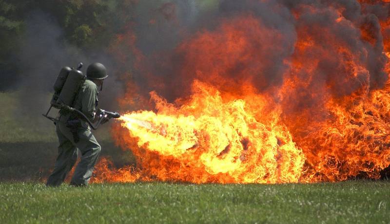 De russeschen Flammenwerfer: fir de Wiessel bis zu eise Deeg