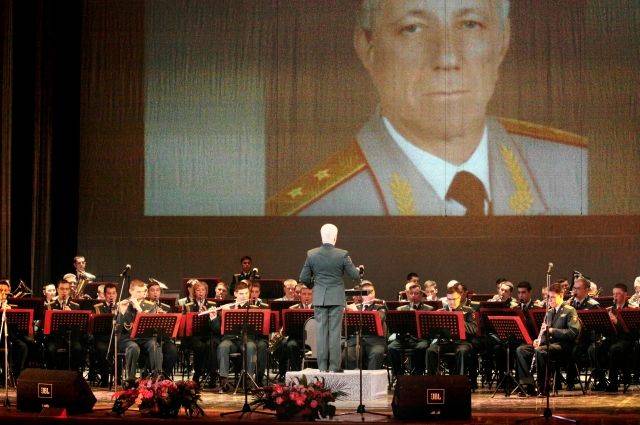 Den restaurerte Ensemble av sang og dans.Alexandrov