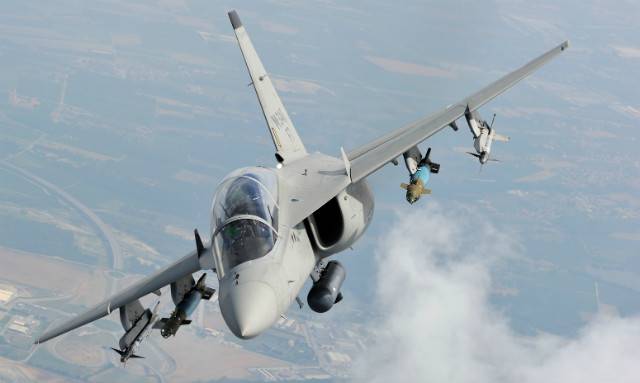 Italienesch-Training M-346 gëtt an e Kampfflugzeug