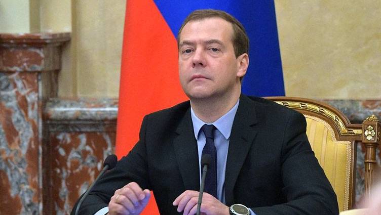 Medvedev sade att Ryssland har att övervinna krisen