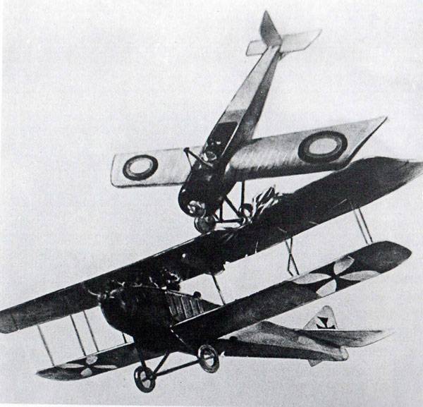 De Pilot Nesterow. Honnert an drësseg Joer, de Schëpfer vun der 