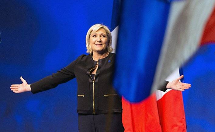 Marine Le Pen kalt Merkel er 