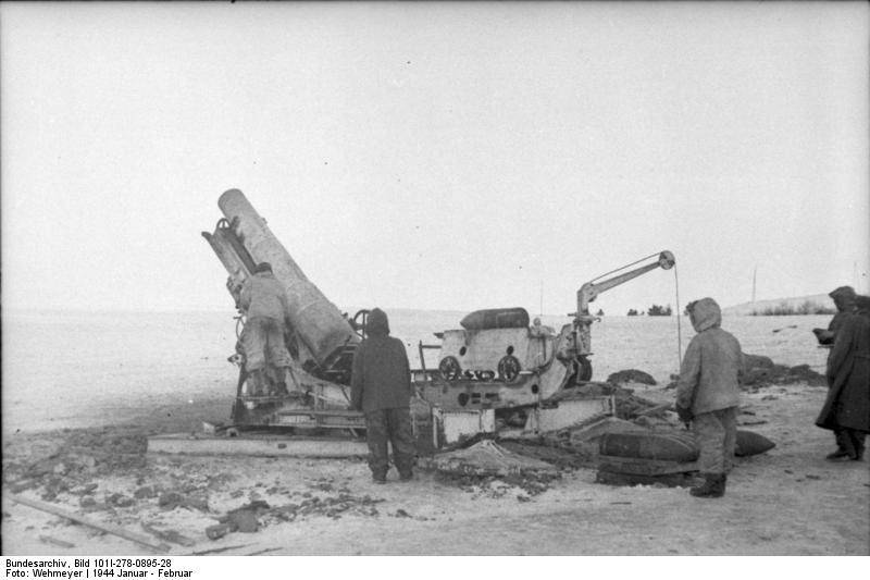 Among strangers. French long-range artillery