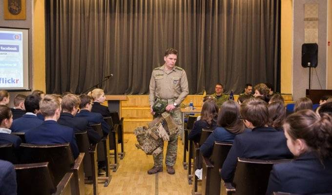 NATO przeciwko Puszkina: lekcje 