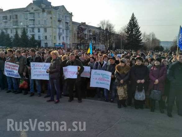 Тысячы жыхароў Краматорска выйшлі на мітынг супраць блакады Данбаса