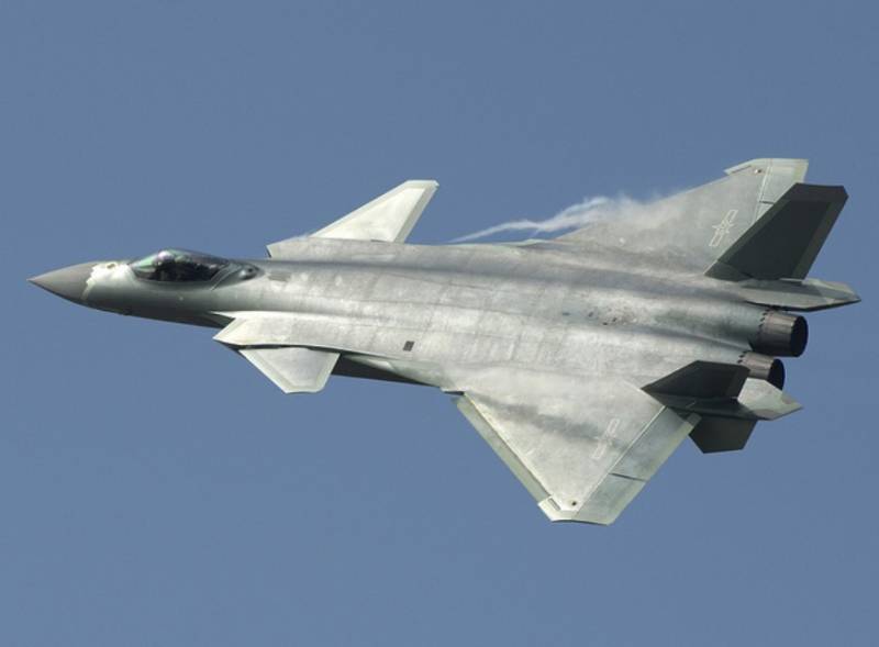 ВПС Кітая прынялі ў эксплуатацыю знішчальнік J-20