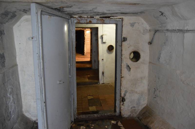 En underjordisk bunker. Historien om en rejse. Del to