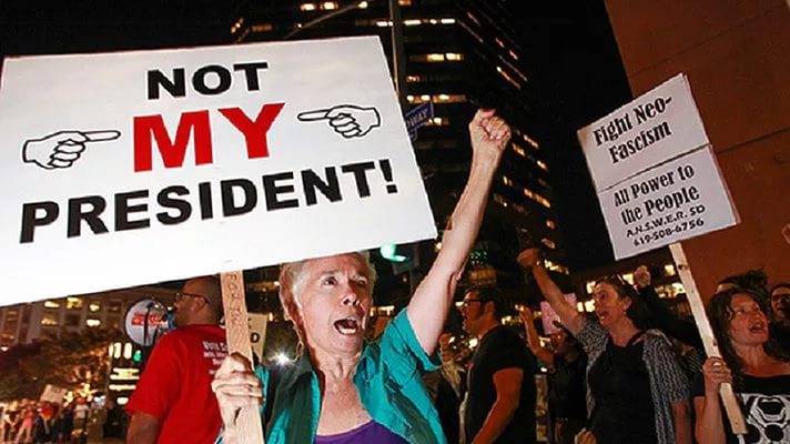 Populariteten af trump dråber, anti-russiske hysteri er voksende