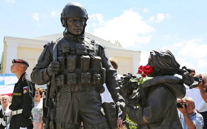 As one soldier at gunpoint led to a vote of 65 voters for the reunification of the Crimea with Russia