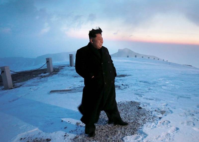 Kim Jong-UN: ett test av en ny raket motorn är en historisk dag för NORDKOREA