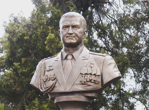 D ' Monument vun de Pilot Рафагатю Хабибуллину entdeckten an Korenowsk