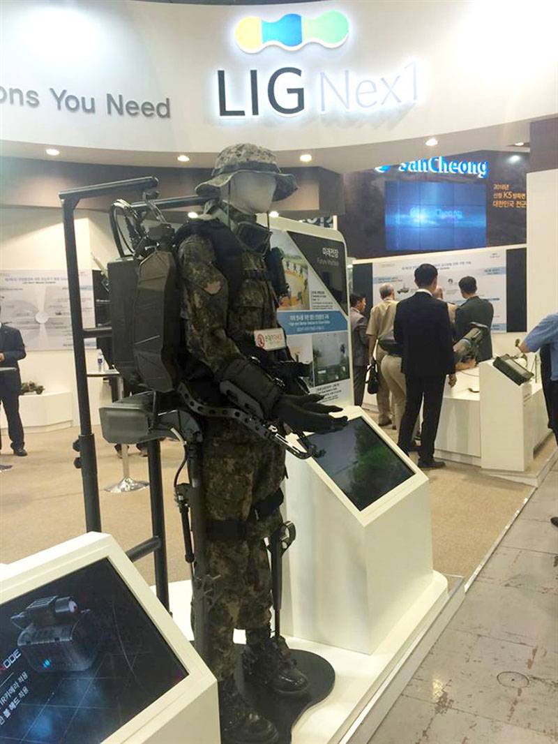 Sør-koreanske utviklere har vist sin exoskeletons