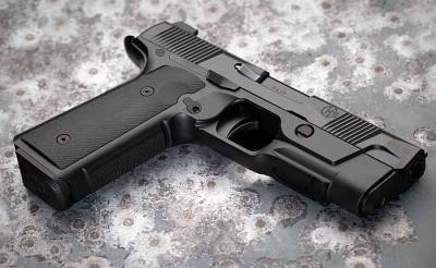 Bestoungen Waffen 2017: Pistoul Hudson H9