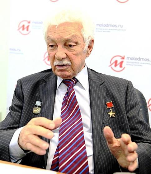 Льотчик-випробувач Степан Мікоян помер у віці 95 років