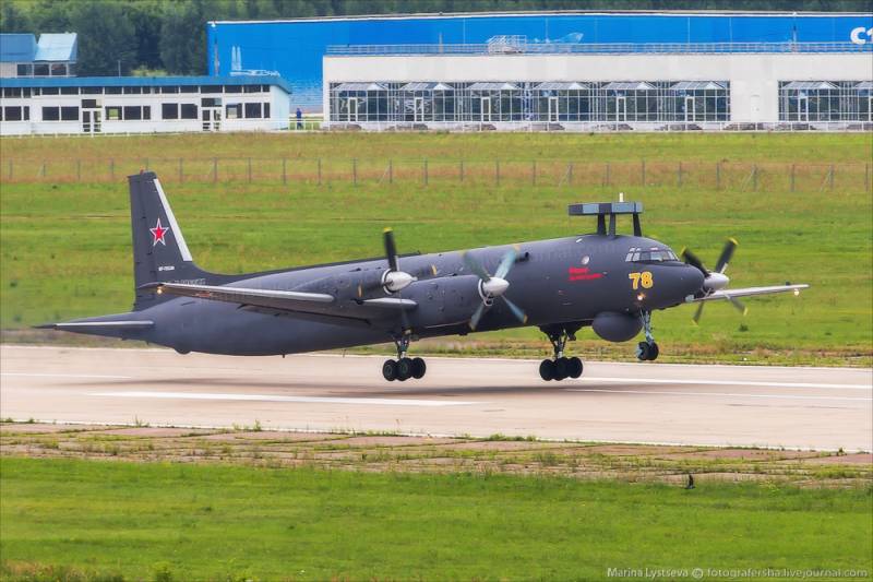 Il-38 TOPH rempli d'entraînement, des vols
