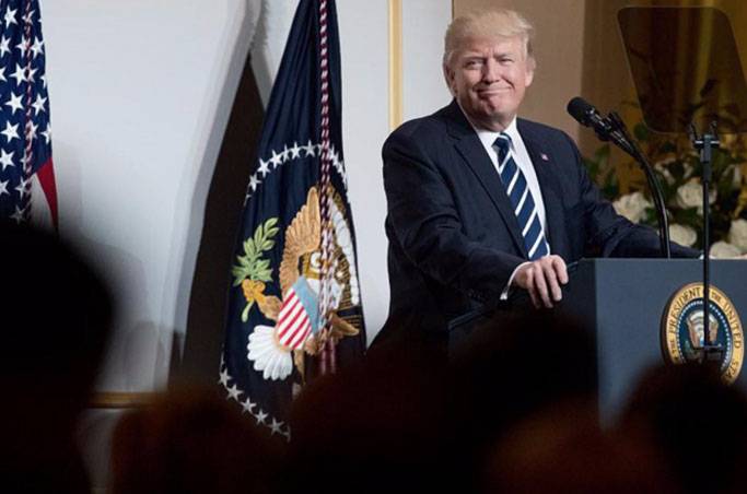 Trump har tilbudt at teste Clinton i forbindelser med Moskva
