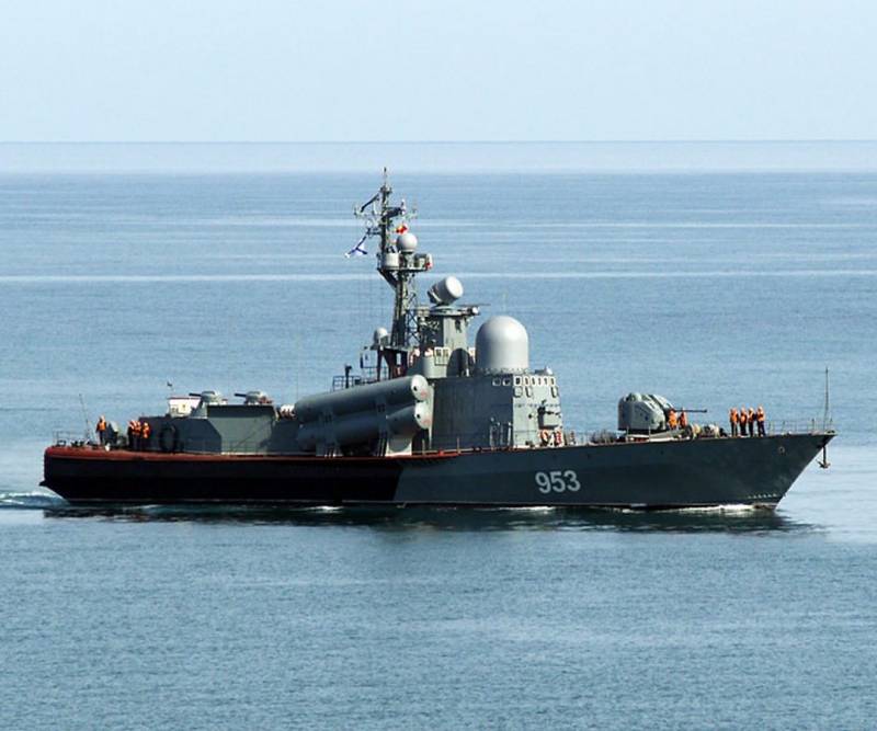 Raketenboot Schwarzmeerflotte erfëllt Schéissen op надводной a Loft-Ziler