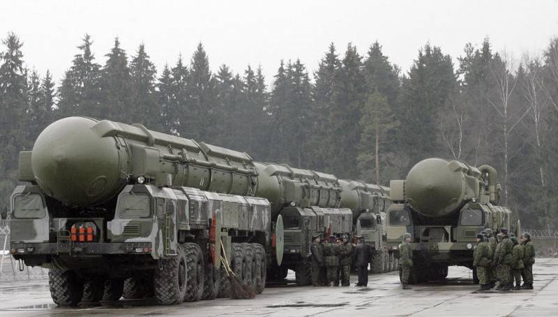 Le nombre d'armes nucléaires de la Russie et des états-UNIS