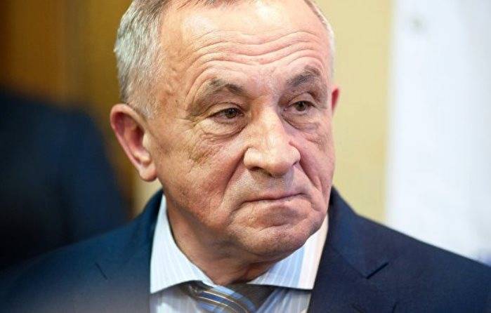 Chefen för Tjuvasjien Man i handbojor transporteras till Moskva