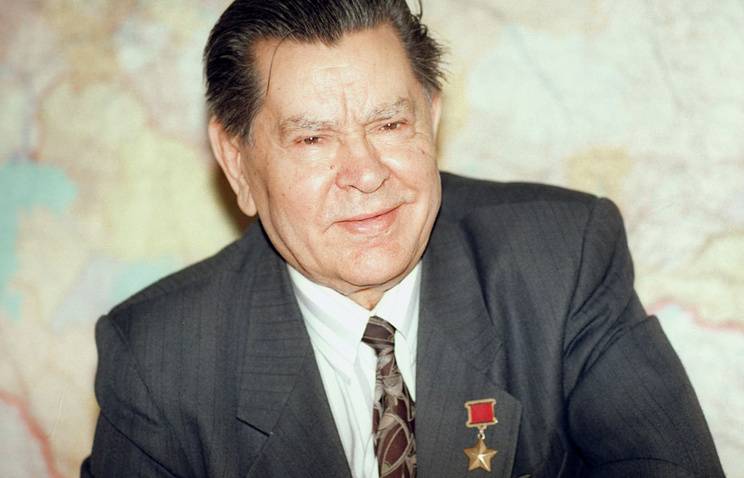 L'exploit du présent de l'homme: la vie d'Alexis Маресьева