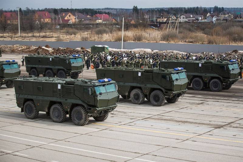 Әскери полиция алғаш рет шеруіне қатысады Қызыл алаңда 9 мамыр
