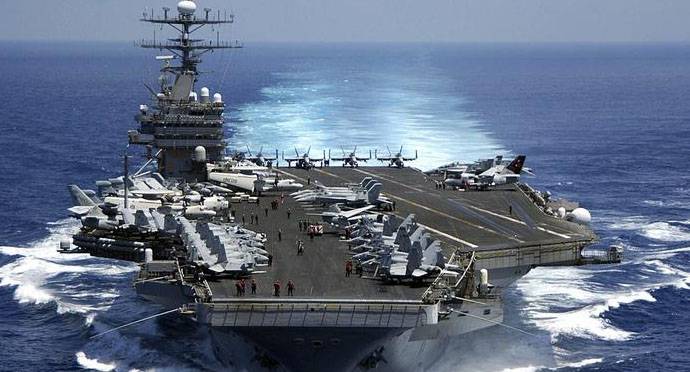 Si les russes et les chinois des navires d'observation d'un américain, Charles Winson