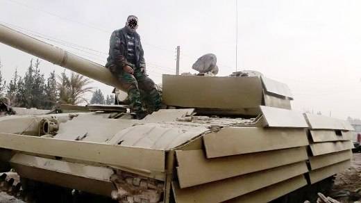 En Syrie détruit T-72М1 avec «уголковой protection»