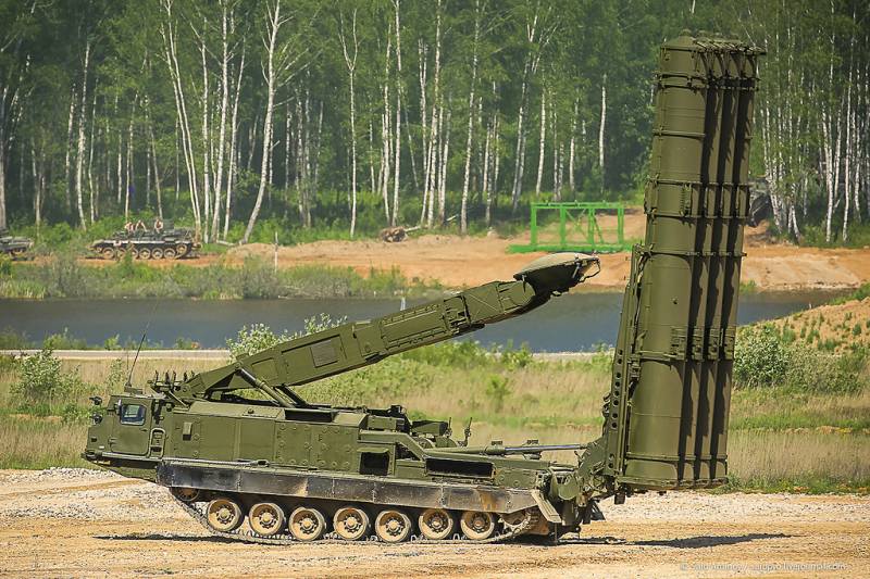 De defensa aérea Балтфлота entra en la última ЗРС CON-300В4
