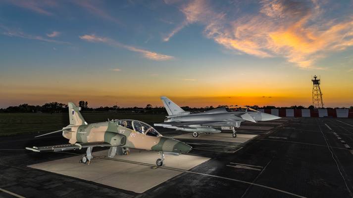 Den første Hawk og Typhoon for Oman