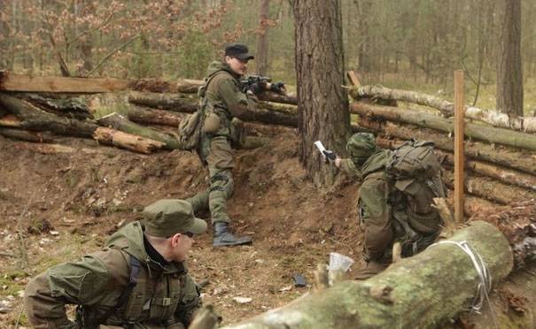 Lituanien des forces mêlés jeu страйкболистов à 