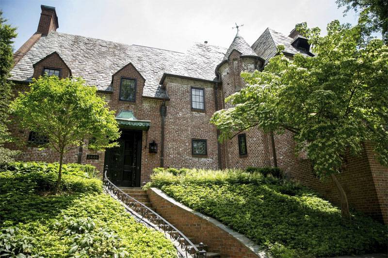 Obama earned... Former President of the United States bought a luxury house with 9 toilets