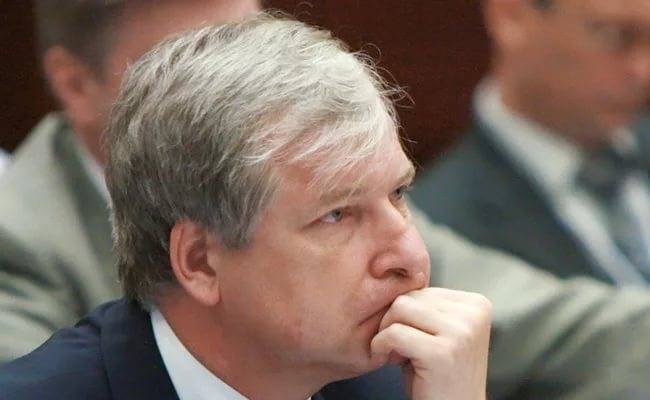 Den Ex-Direkter vun der Federal drug Control Service a vun der Ex-Duma-Deputéiert Viktor Tscherkessow gespillt an engem komesche Spill