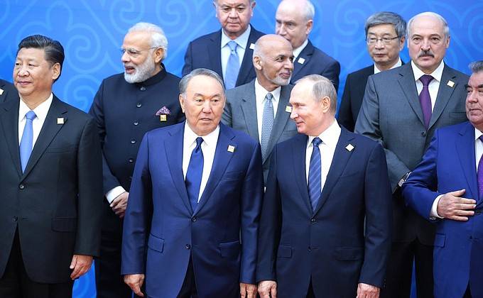 Wladimir Putin um SOZ-Spëtzt: 
