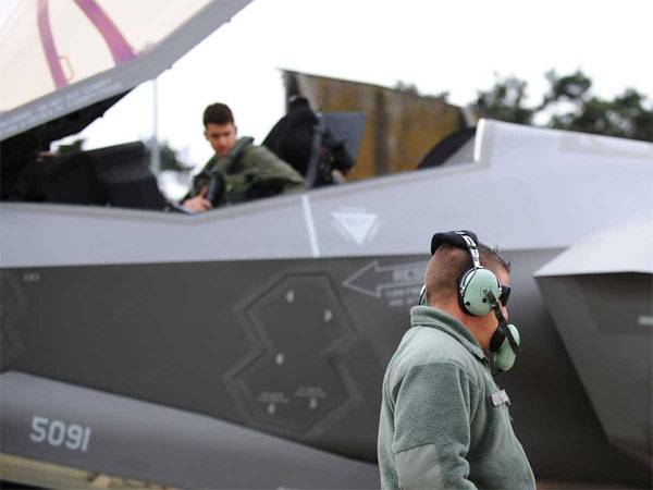 وسائل الإعلام: إن الولايات المتحدة علقت العملية من أكثر من خمسين F-35