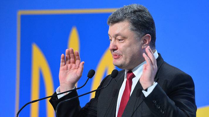 Poroshenko rushes to the carpet to Trump