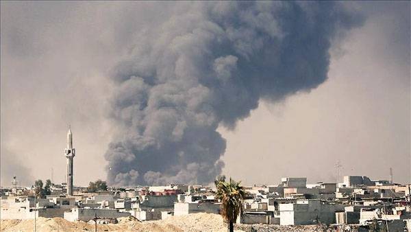 Kæmper for de Pro-amerikanske kræfter, og de væbnede styrker i den Syriske distrikt i Raqqa 