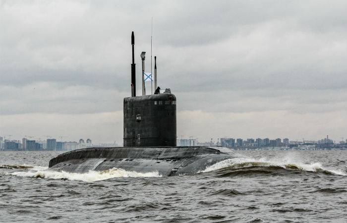 The first SUBMARINE type 