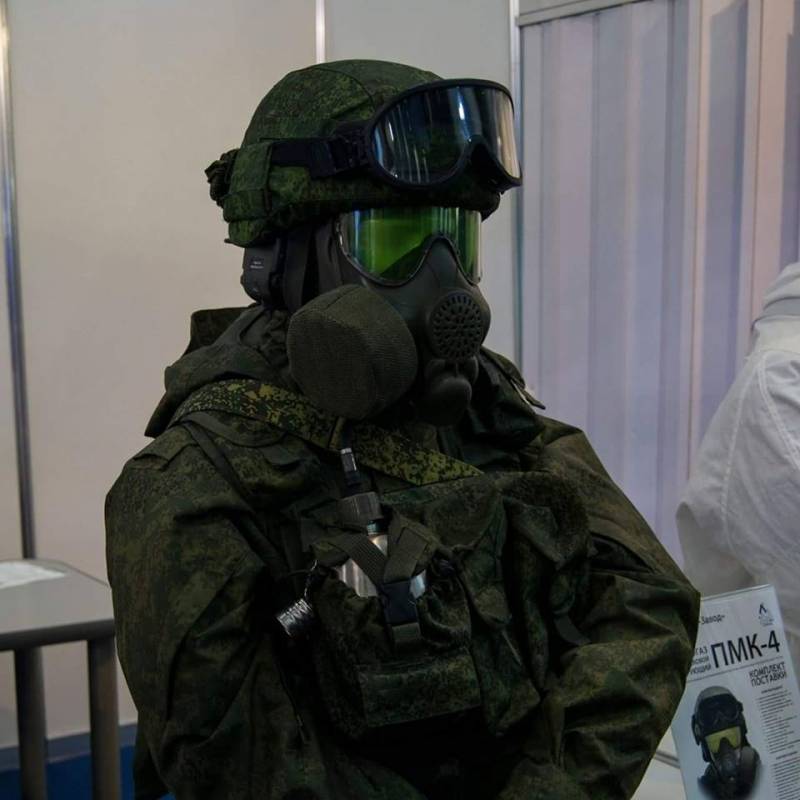Nei Gasmaske PMK-4 gëtt vun der Logistik vun der Arméi vun der Russescher Federatioun
