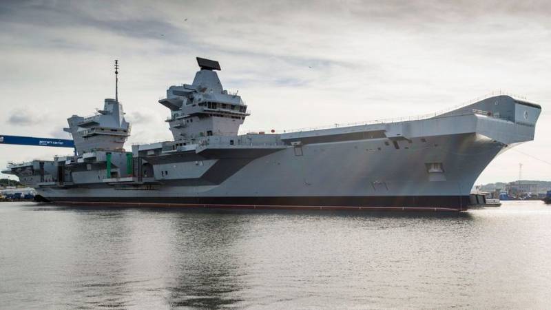 Den neie britesche Fligerdréier schwamme bereitet sech op... ënner der Opsiicht vun der Russescher Marine